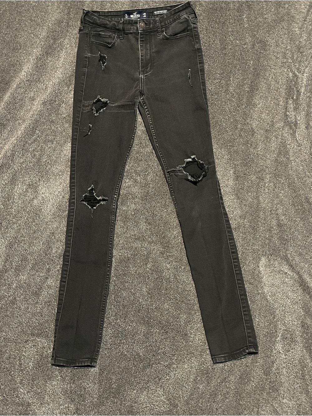 🖤 Hollister Black Ripped Skinny Jeans 🖤